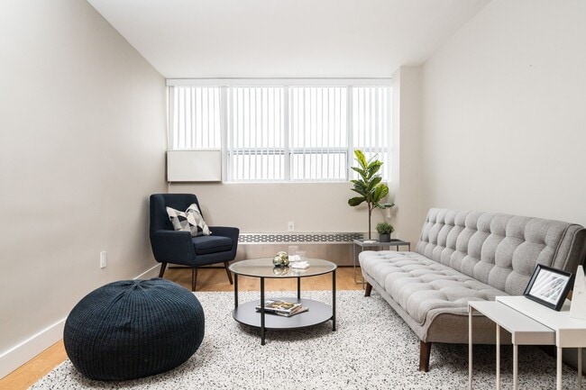Photo du bâtiment - 730 St Clarens Ave