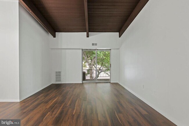 Foto del edificio - 11406 Cherry Hill Rd