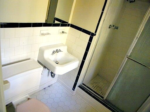 Foto del edificio - -- AVAILABLE APRIL 15TH -- 4 BR / 3 BA Raised Ranch, Brick home in Pinedale Farms (West End!), Av...