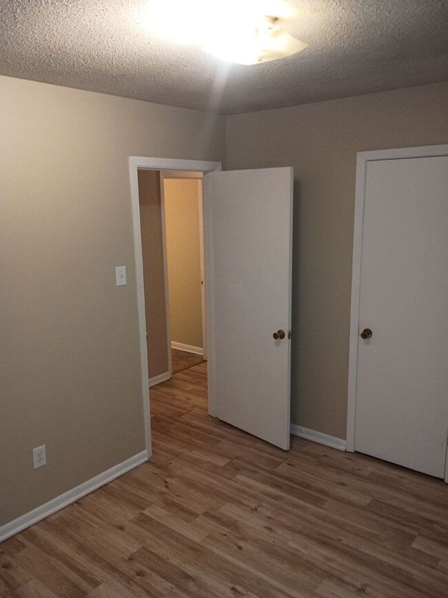 Foto del edificio - 4 Success Realty is now offering this 3 be...