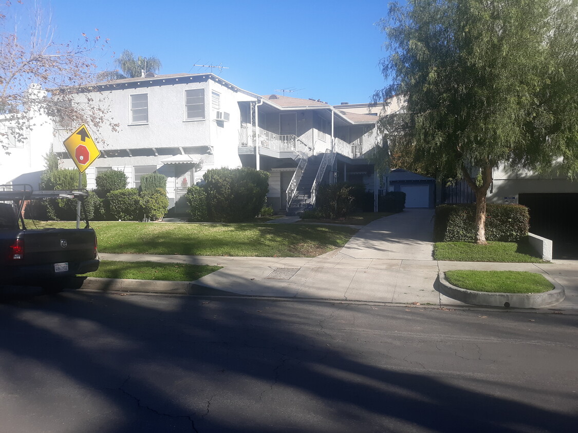 Quaint 6-unit building - 12063 1/2 Hoffman St