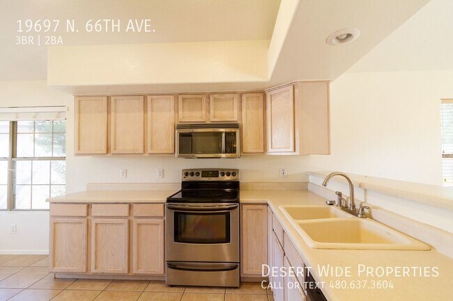 Building Photo - BEAUTIFUL 3BED+DEN, 2BATH HOME LOCATED NEA...
