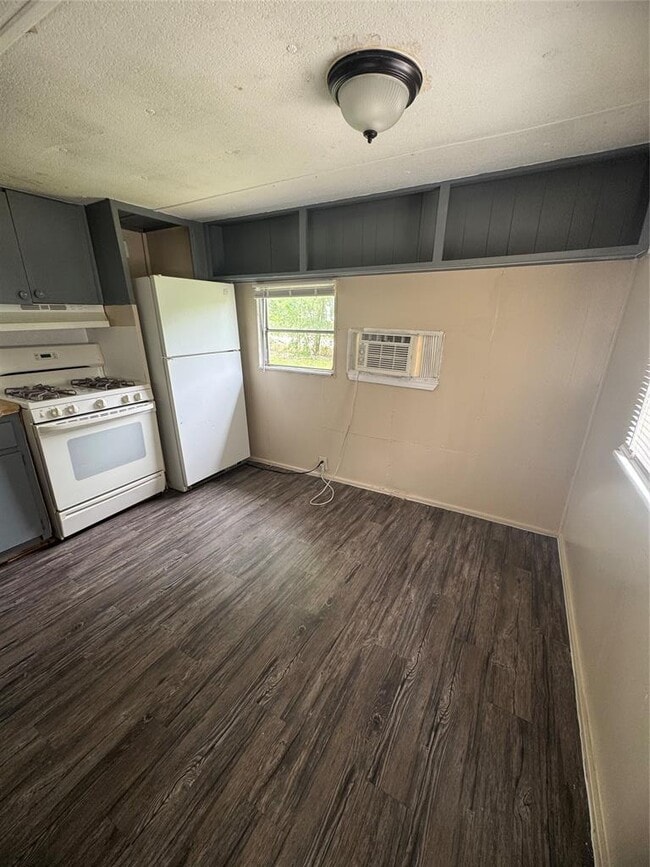 Building Photo - 1105 Red River St