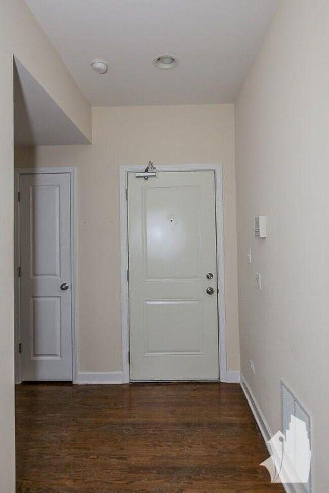 Foto del edificio - 3 bedroom in Chicago IL 60640