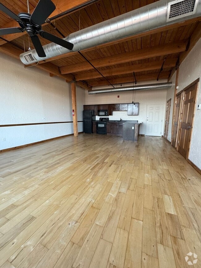 Building Photo - 601 N National Ave