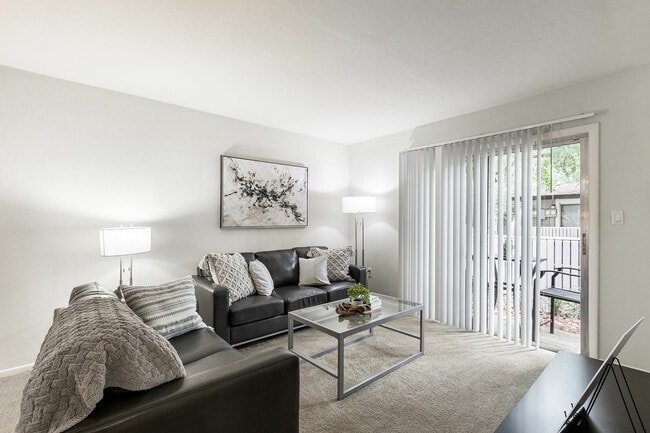 Building Photo - Oxford Manor