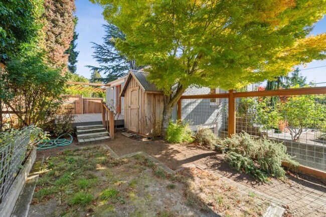 Foto del edificio - 3 bedroom in Seattle WA 98117