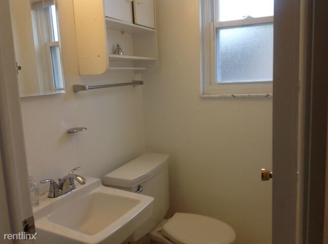 Foto del edificio - 3 br, 1.5 bath House - 28969 Warner Avenue