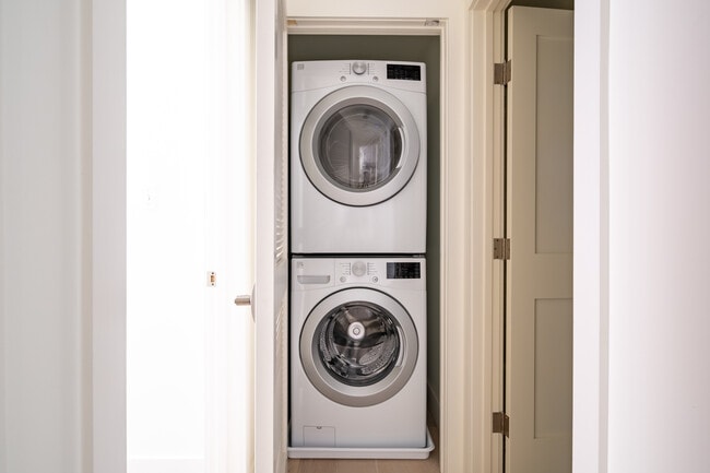 Building Photo - Flats on the Hill (Furnished Suites)