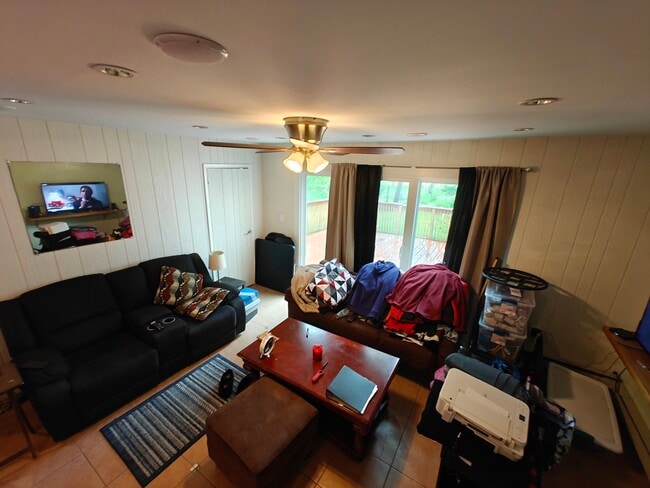 Living room cont. - 29 Peter Way