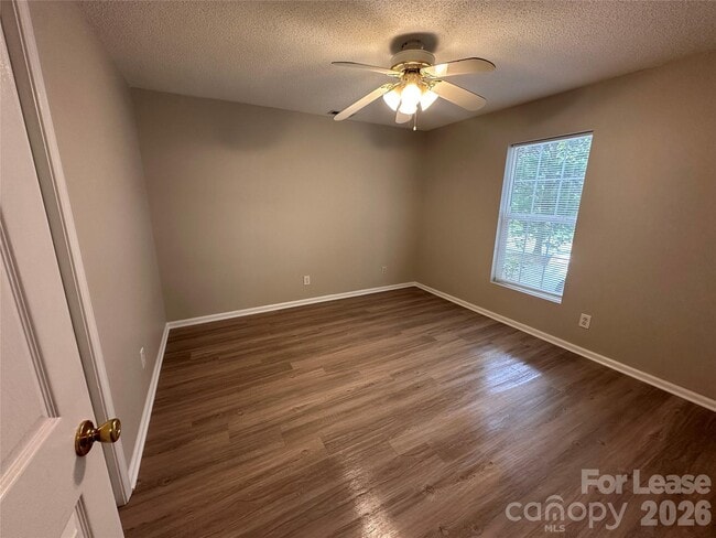 Foto del edificio - 1178 Central Dr NW