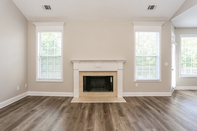 Building Photo - 6863 Spring Valley Ct
