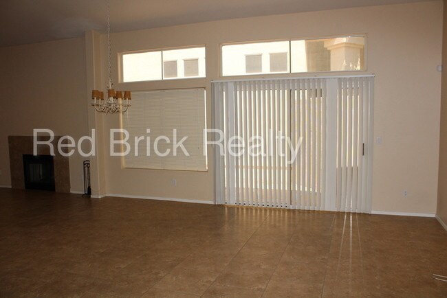 Building Photo - 1140 E Hiddenview Dr