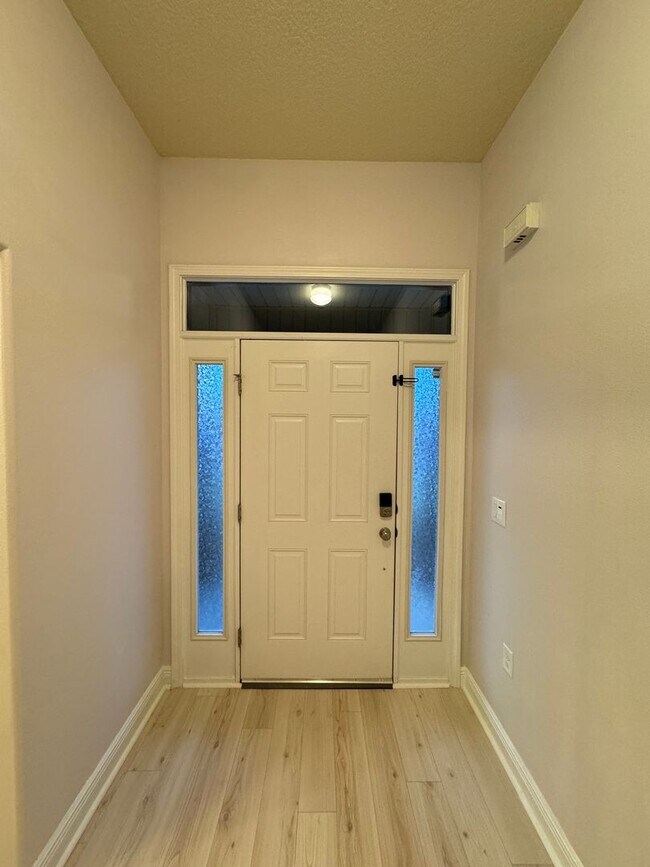 Foto del edificio - Stunning 4 Bedroom