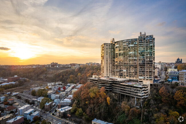 Building Photo - Troy Towers