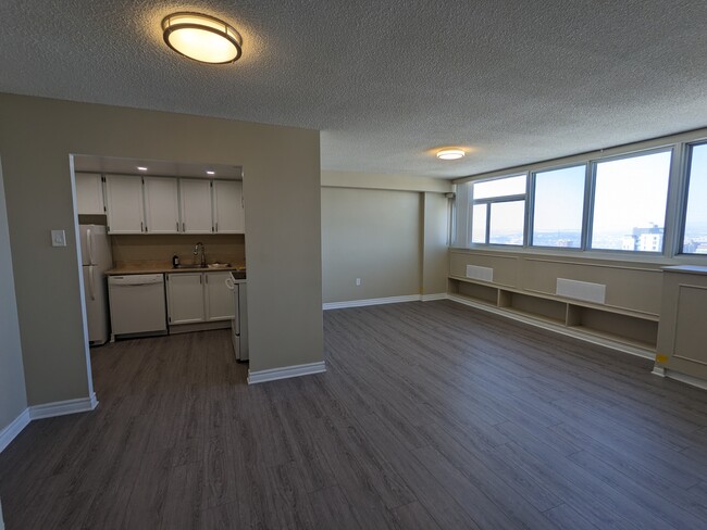 Kitchen/Dining - 500 Laurier Av W