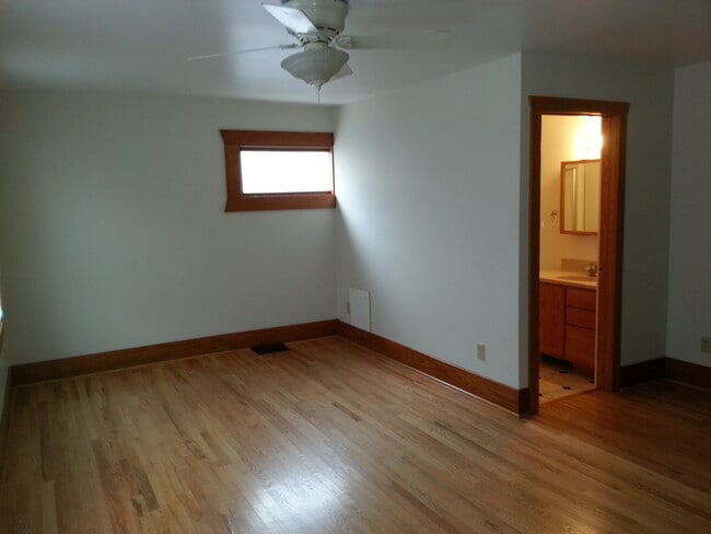 Photo - DOWNTOWN 4 BEDROOM DUPLEX!!!  4 bedroom duplex in DOWNTOWN IOWA CITY! House