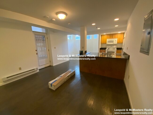 Building Photo - 48 Queensberry St