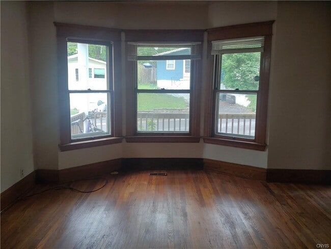 Building Photo - 122 Reed Ave