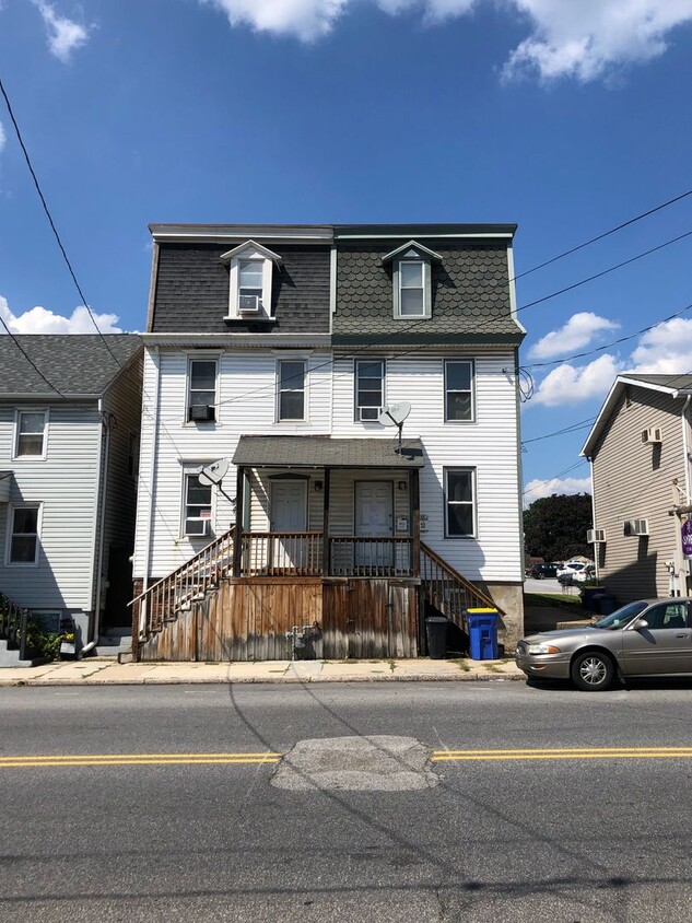 Primary Photo - 241 E Main St