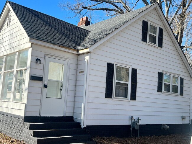 Building Photo - Edgewood House
