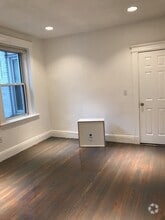 Building Photo - 131 Park Dr