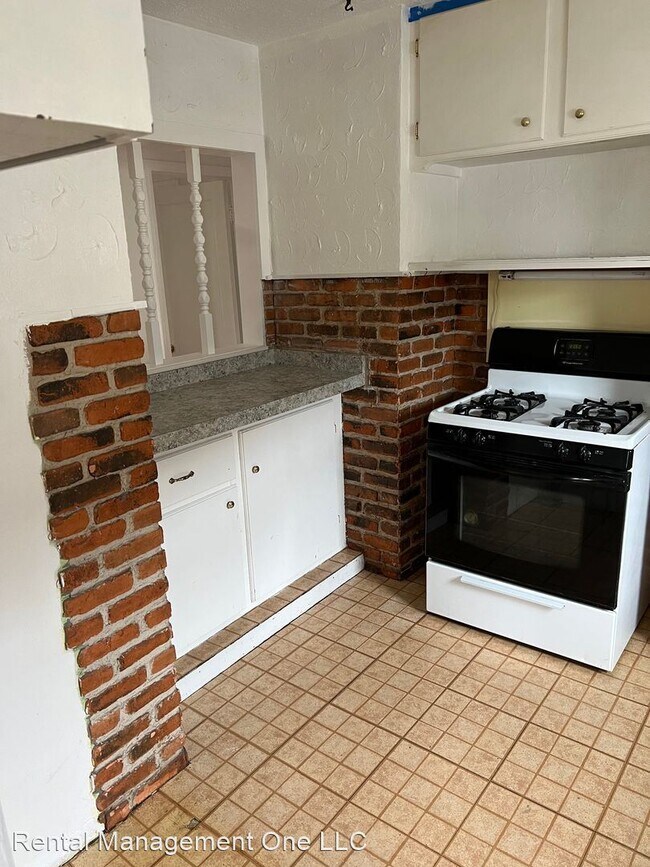 Building Photo - 3 br, 1 bath House - 19469 Roscommon St