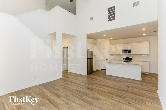 Foto del edificio - 10045 Elkhorn Dr