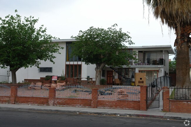 Foto principal - 3381 Rome St