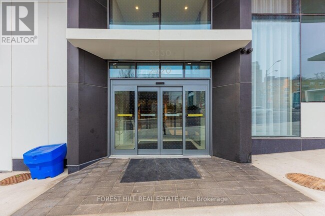 Photo du bâtiment - 2020-2020 Bathurst St