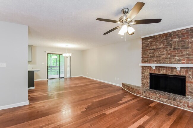 Building Photo - 170 Hyde Park Ct