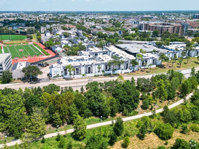 Building Photo - Bayou Park