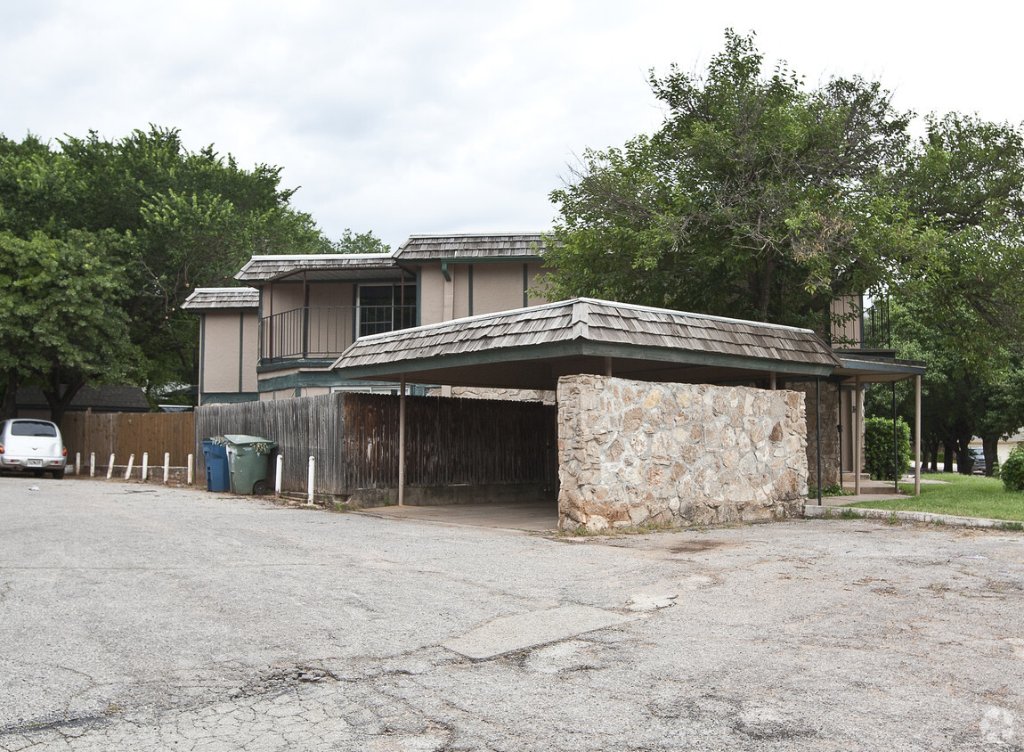 Primary Photo - Brentwood Townhouses