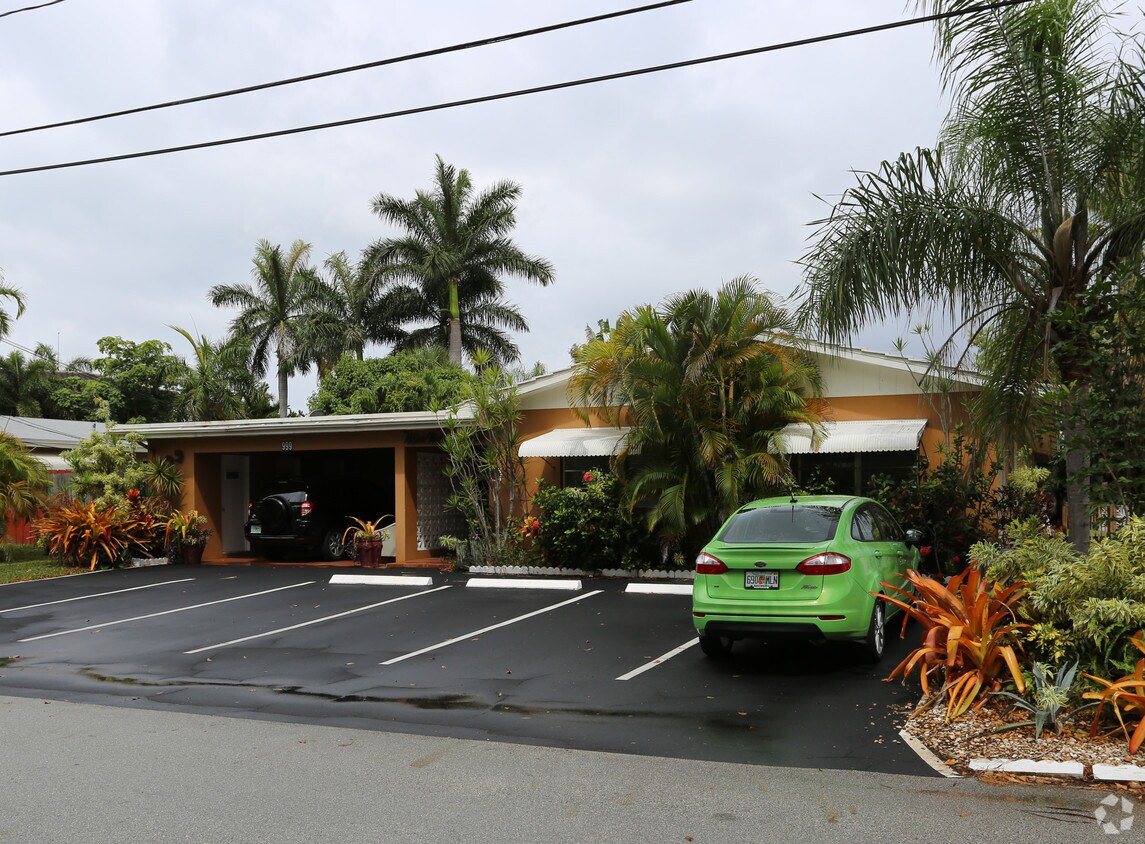 Foto del edificio - 999 NE 18th Ct