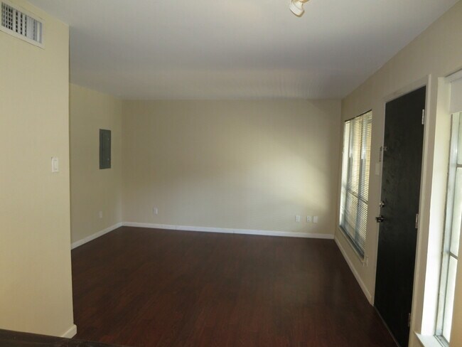 Building Photo - 202-E Eden at Avondale