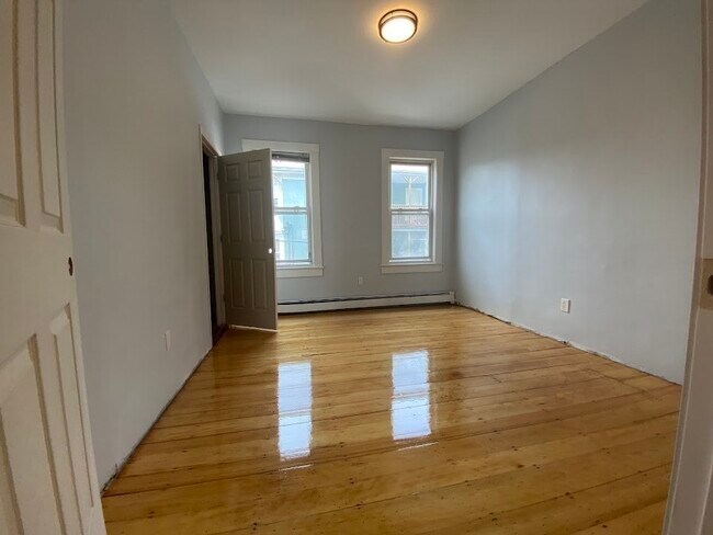 Building Photo - 213 Boylston St