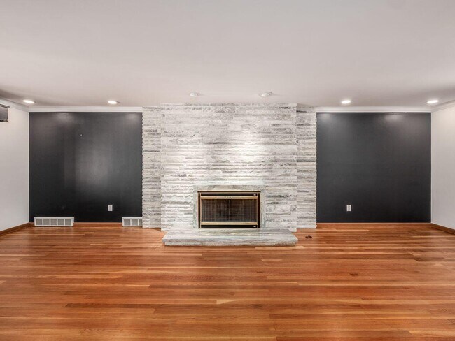 Building Photo - 2663 Charing Rd