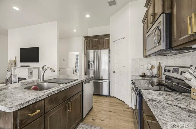 Foto del edificio - 2850 Sable Chase Rd