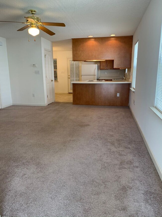 Building Photo - 163 Clusters Cir