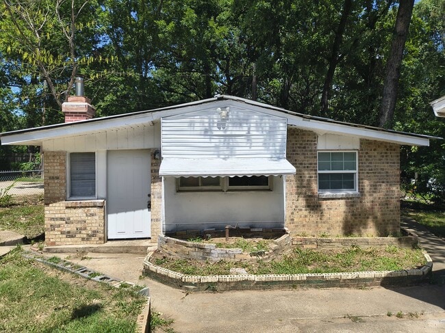 Building Photo - 708 Hickory Hill Ln