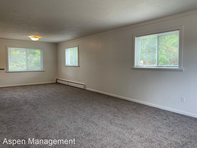 Building Photo - 3 br, 1.5 bath House - 310 Bates Ave