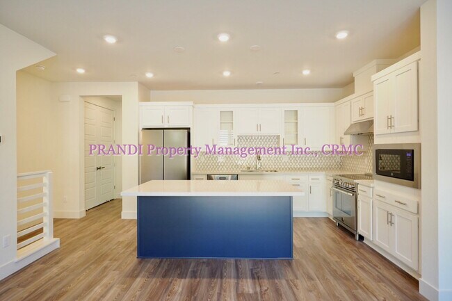 Foto del edificio - Brand New Townhome, Luxury Meets Convenience!