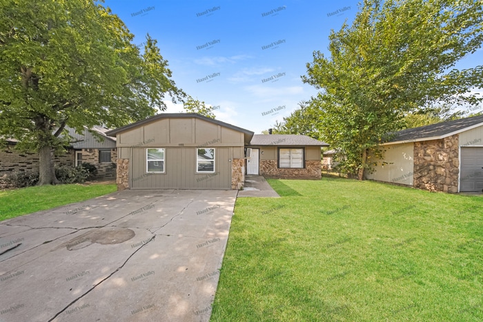 Photo - 808 NW 113th St (Oklahoma City, OK)