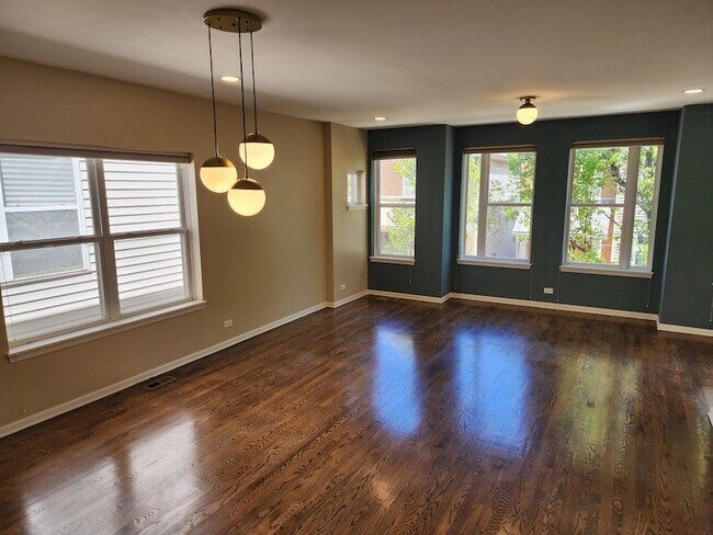 Foto del edificio - 1844 N Lockwood Ave