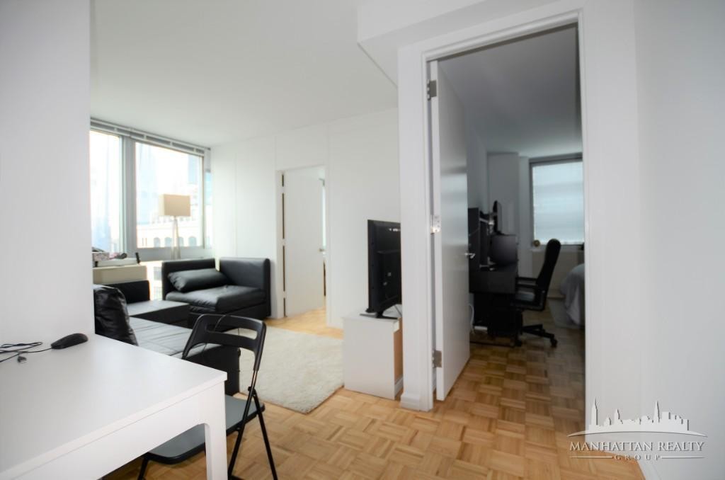 Foto principal - 508 W 37th St