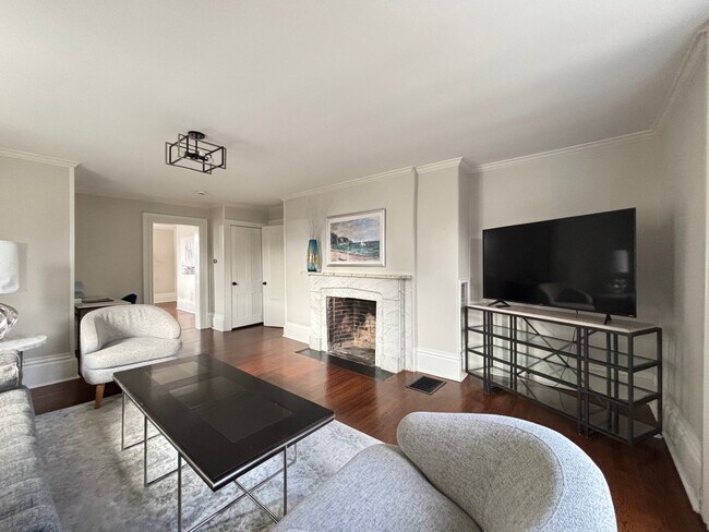 Foto del edificio - 77 Coggeshall Ave