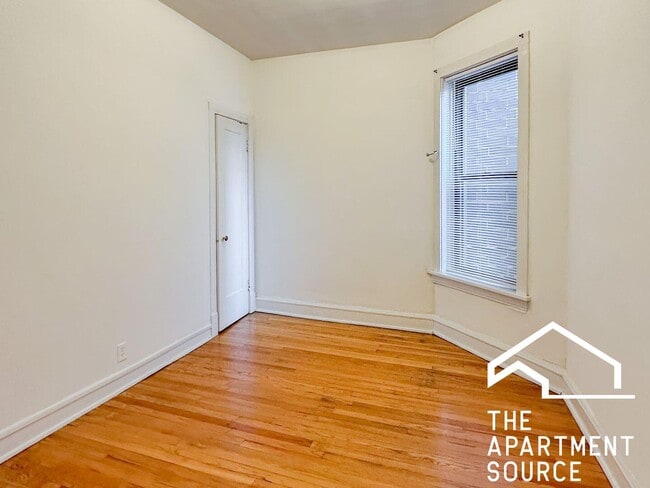 Foto del edificio - 3054 N Greenview Ave