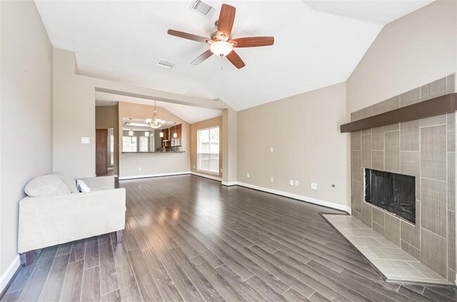 Building Photo - 21011 Sun Haven Dr