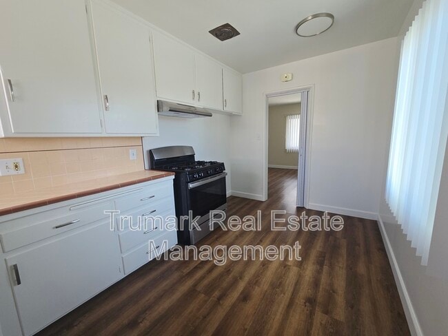 Building Photo - 311 N Pacific Ave