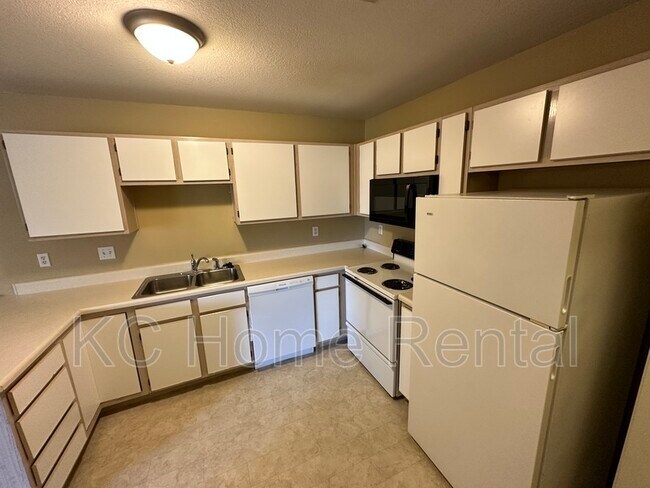 Building Photo - 2126 Highridge Dr